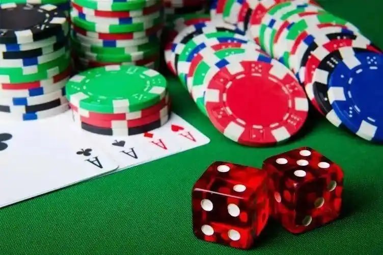 Pengguna menulis pesan kontak dengan aman
